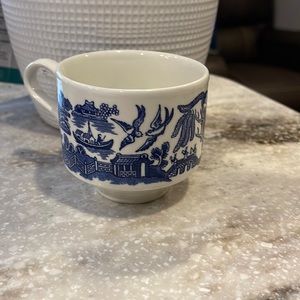 Vintage Churchill Blue Willow China Coffee/tea Cup.
